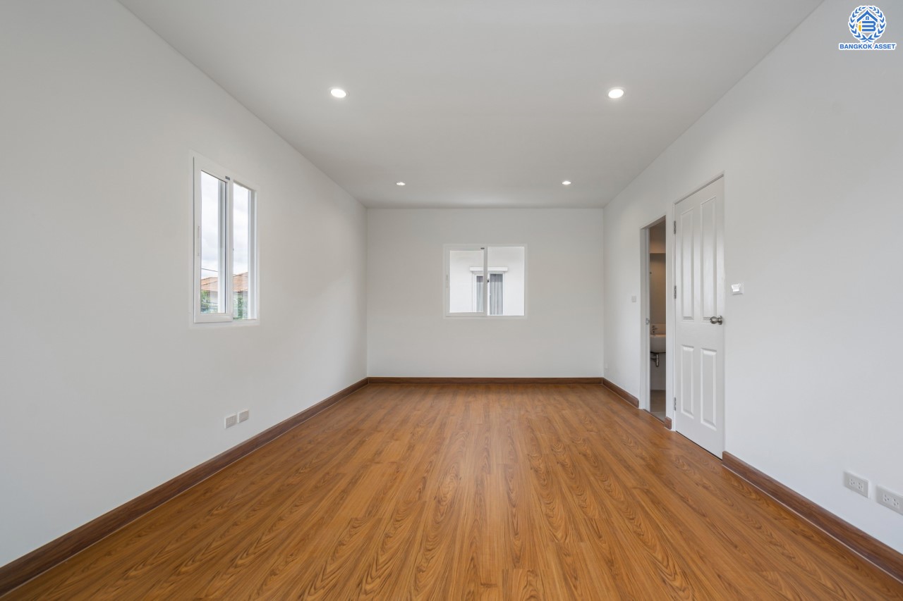 บ้านมือสองตกแต่งใหม่ ม.พฤกษาวิลเลจ11 ท่าอิฐ หลังมุม เนื้อที่ 50.2 ตร.ว. ฟังก์ชันพร้อม 4 ห้องนอน 2 ห้องน้ำ 2 ที่จอดรถ บนทำเลศักยภาพ เข้า-ออกได้ทั้งถ.รัตนาธิเบศร์ และถ.ราชพฤกษ์ ใกล้รถไฟฟ้าสายสีม่วง "สถานีบางรักน้อยท่าอิฐ"